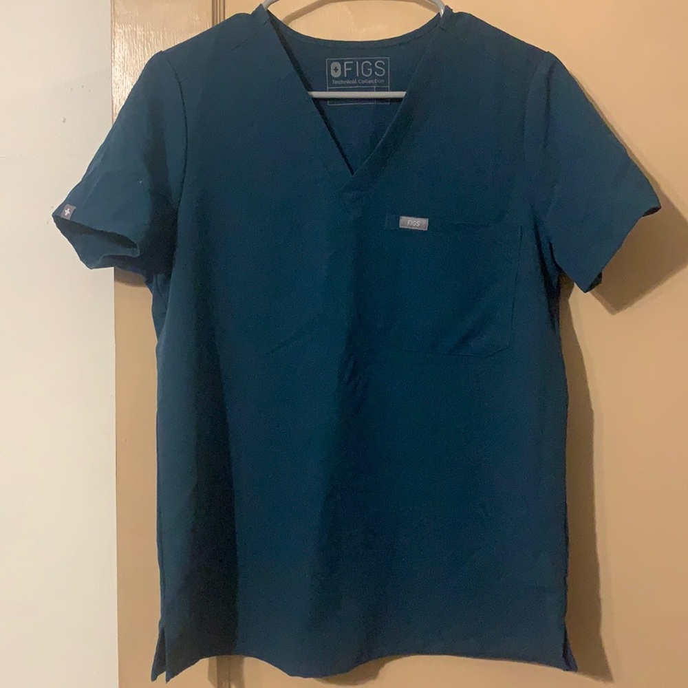 Figs scrub top